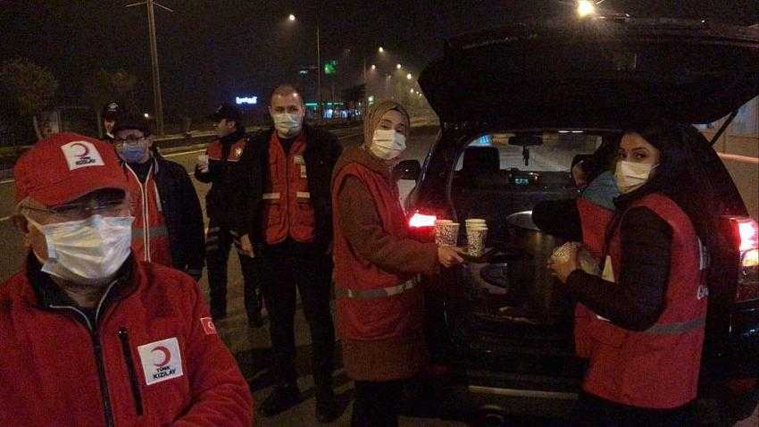 Türk Kızılay, Güvenlik Ekiplerine Süt Dağıttı