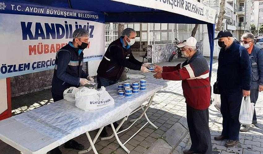 Büyükşehir Belediyesi Berat Kandili’nde Helva Dağıttı