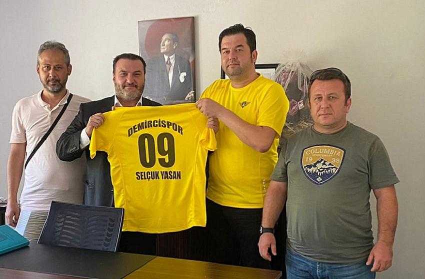 BAŞKAN YASAN VOLEYBOL TAKIMINA SPONSOR OLDU