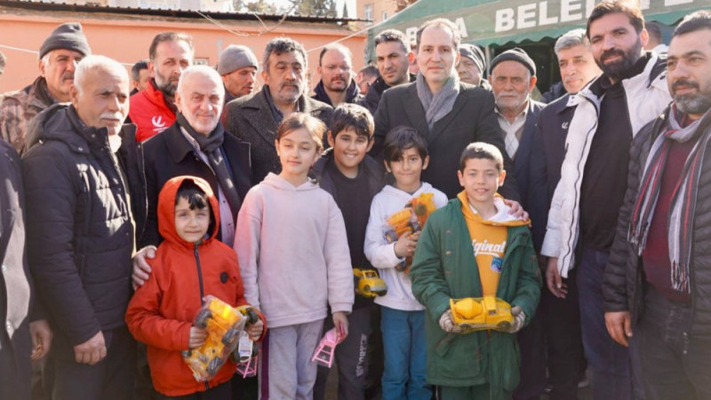 YRP Genel Başkanı Erbakan, deprem bölgesi Adıyaman’ı ziyaret etti