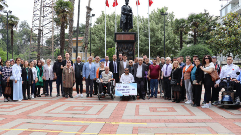 Başkan Özcan engellileri yalnız bırakmadı