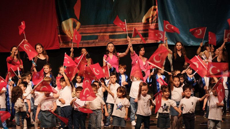 Aydın Büyükşehir Belediyesi Çocuk Gelişim Merkezlerinden Yılsonu Gösterileri
