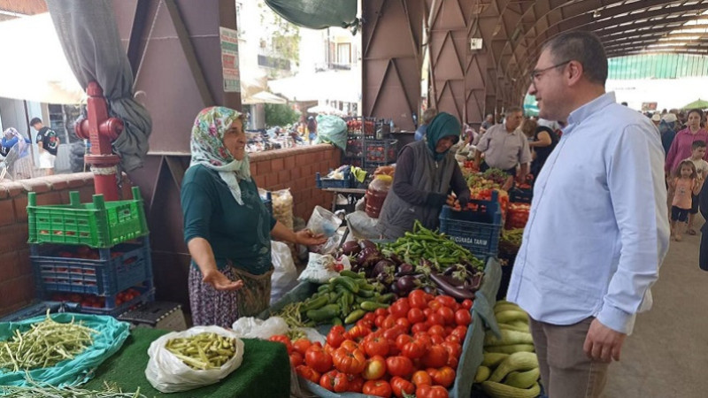 MUTFAKTAKİ YANGIN HIZLA BÜYÜYOR