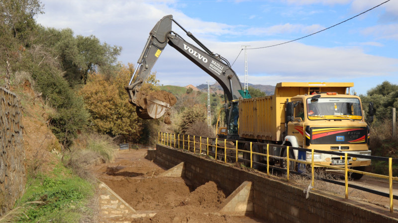 Nazilli Belediyesi’nden su baskınlarına müdahale