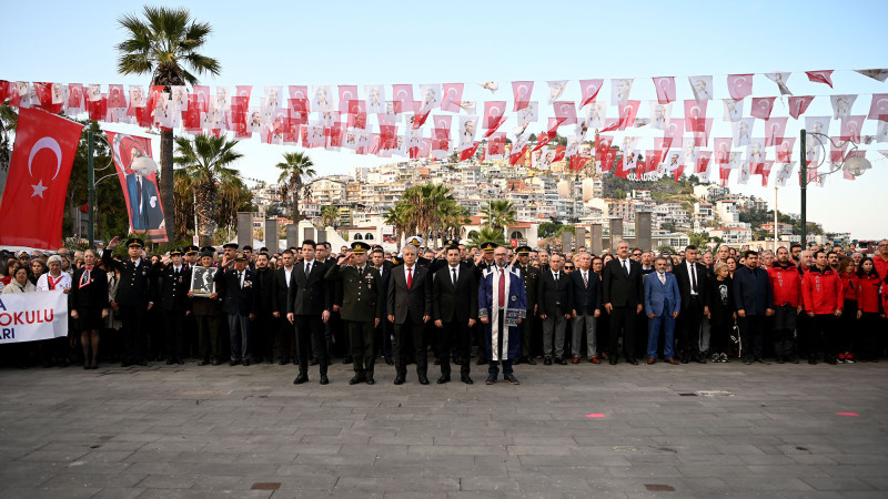 KUŞADASI ATASINI SAYGI VE ÖZLEMLE ANDI