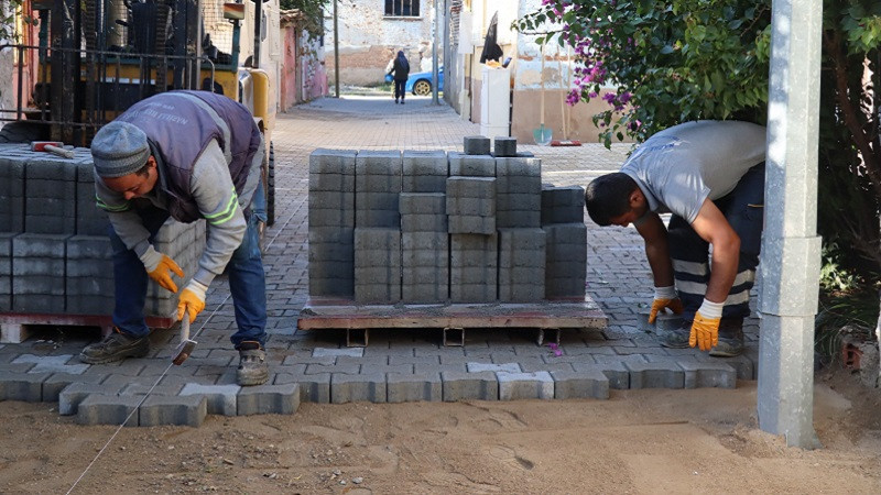 Nazilli Belediyesi Çapahasan’da yolları yeniliyor