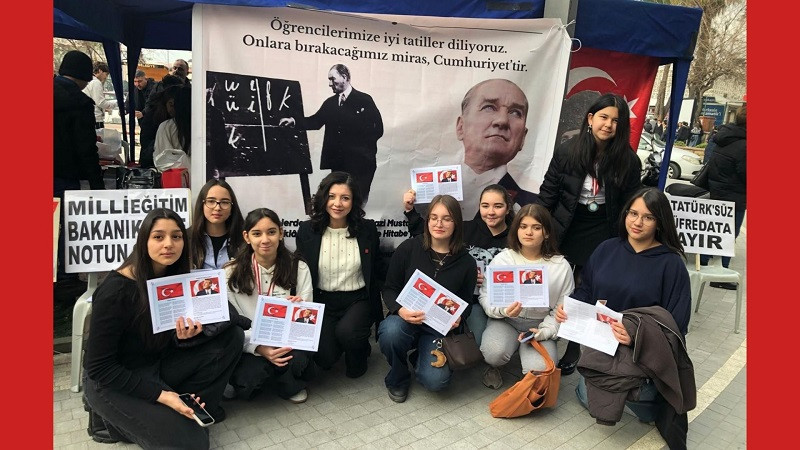 Ökmen: Karnelerden Atatürk’ü Silmek; Cumhuriyetle Açık Hesaplaşmadır         