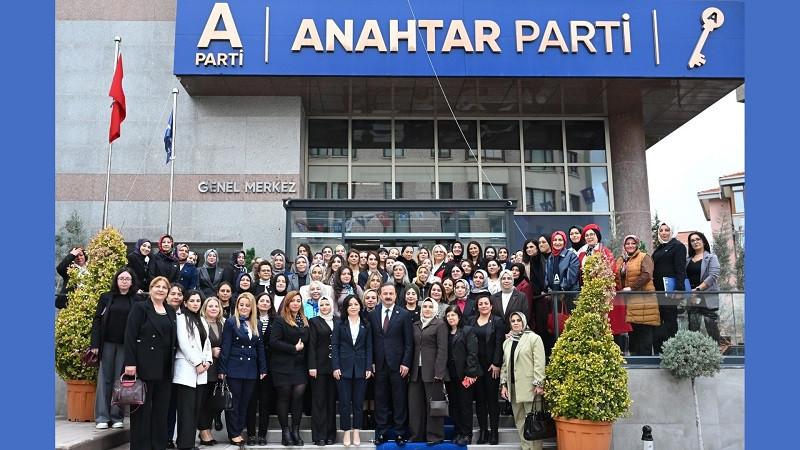 ANAHTAR PARTİ KADIN KOLLARI’NDAN ‘100 BİN KADIN ÜYE’ HEDEFİ