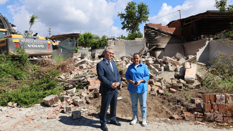 Nazilli’de 25’inci metruk bina yıkıldı